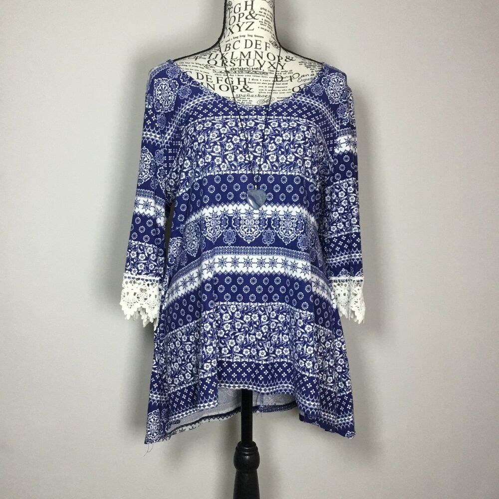 Very soft blue white top cream crochet cuff patchwork floral geometric L